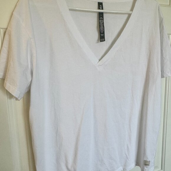 🤍 Vuori Sutton V-Neck Tee Women's — White - Large - Picture 10 of 13